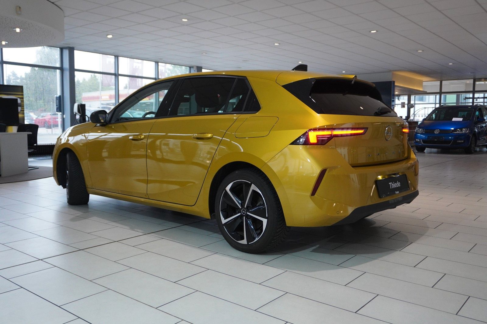 Fahrzeugabbildung Opel Astra L Lim. 1.6 HYBRID EDIT. NAVI/SPORT/KAMERA