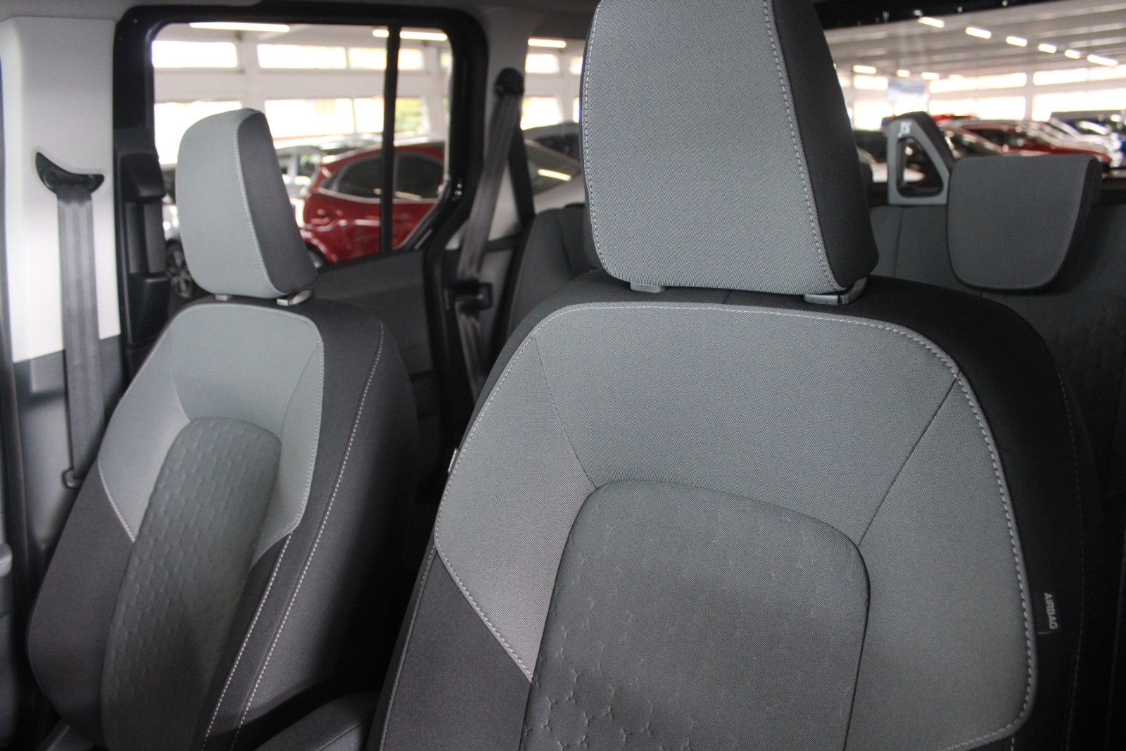 Fahrzeugabbildung Ford Tourneo Courier Titanium Winter + FahrerAssPaket