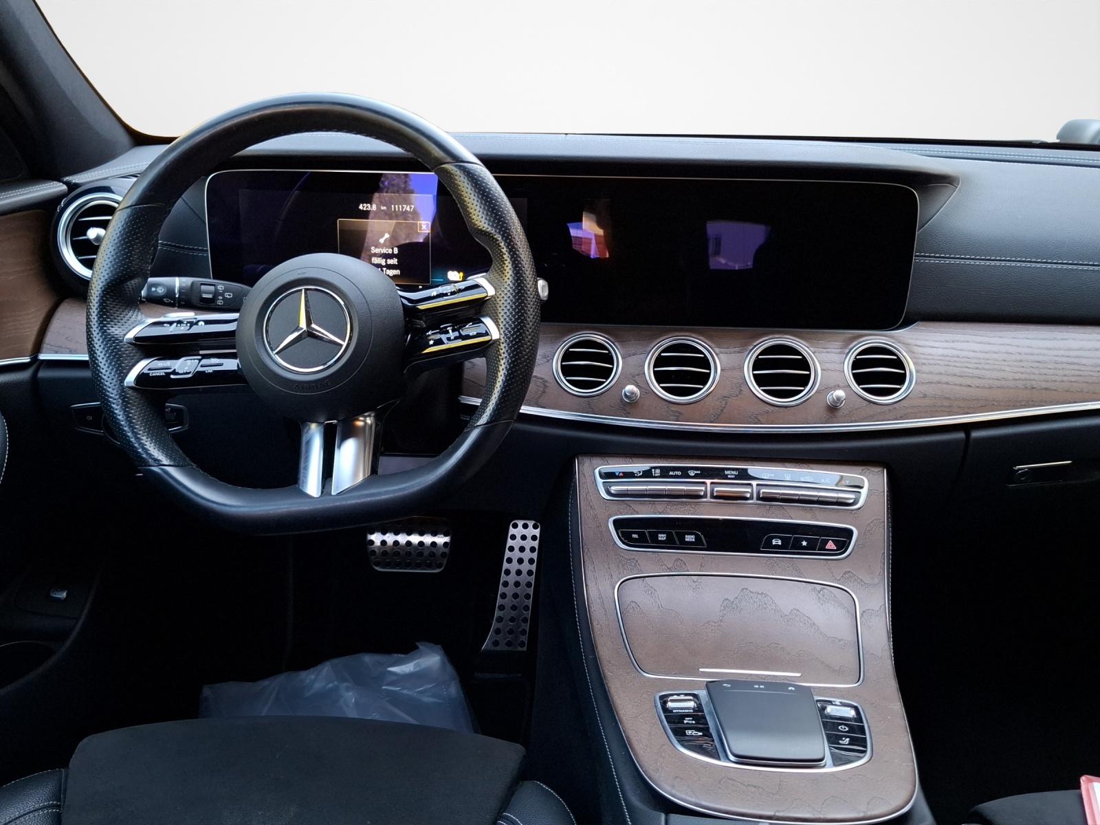 Mercedes-Benz E300 de AMG Line  Panodach Navi LED Kamera Schie