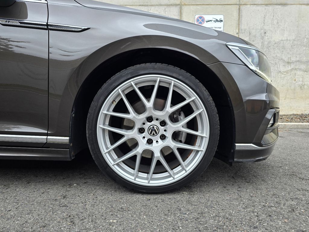 VW Passat Variant R-Line 2.0TDI 150PS DSG Pano DAB VW Passat Variant R-Line 2.0TDI 150PS DSG Pano DAB