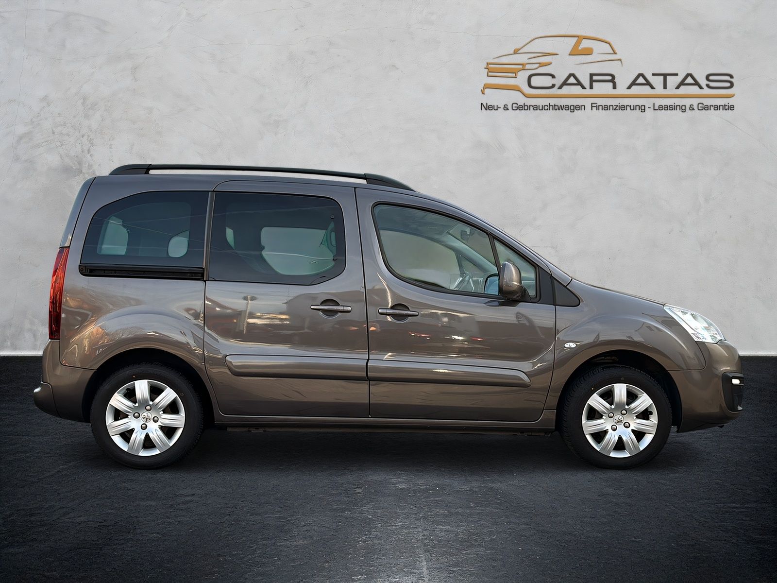 Fahrzeugabbildung Peugeot Partner Tepee Allure 1.2 Pure Tech Klimaaut.Temp