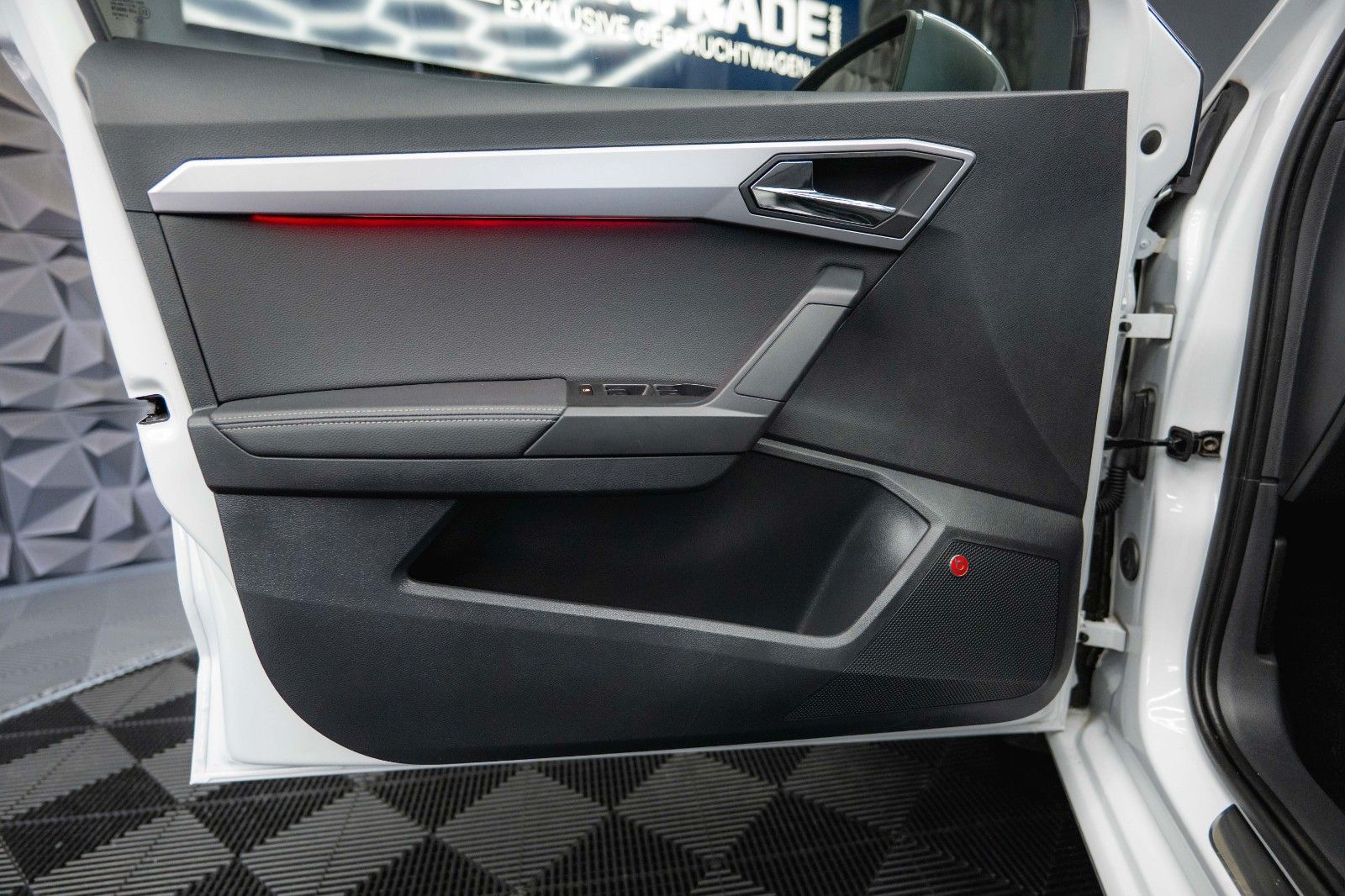 Fahrzeugabbildung SEAT Ibiza Xcellence Sport DSG *LED*Panorama*Kamera*