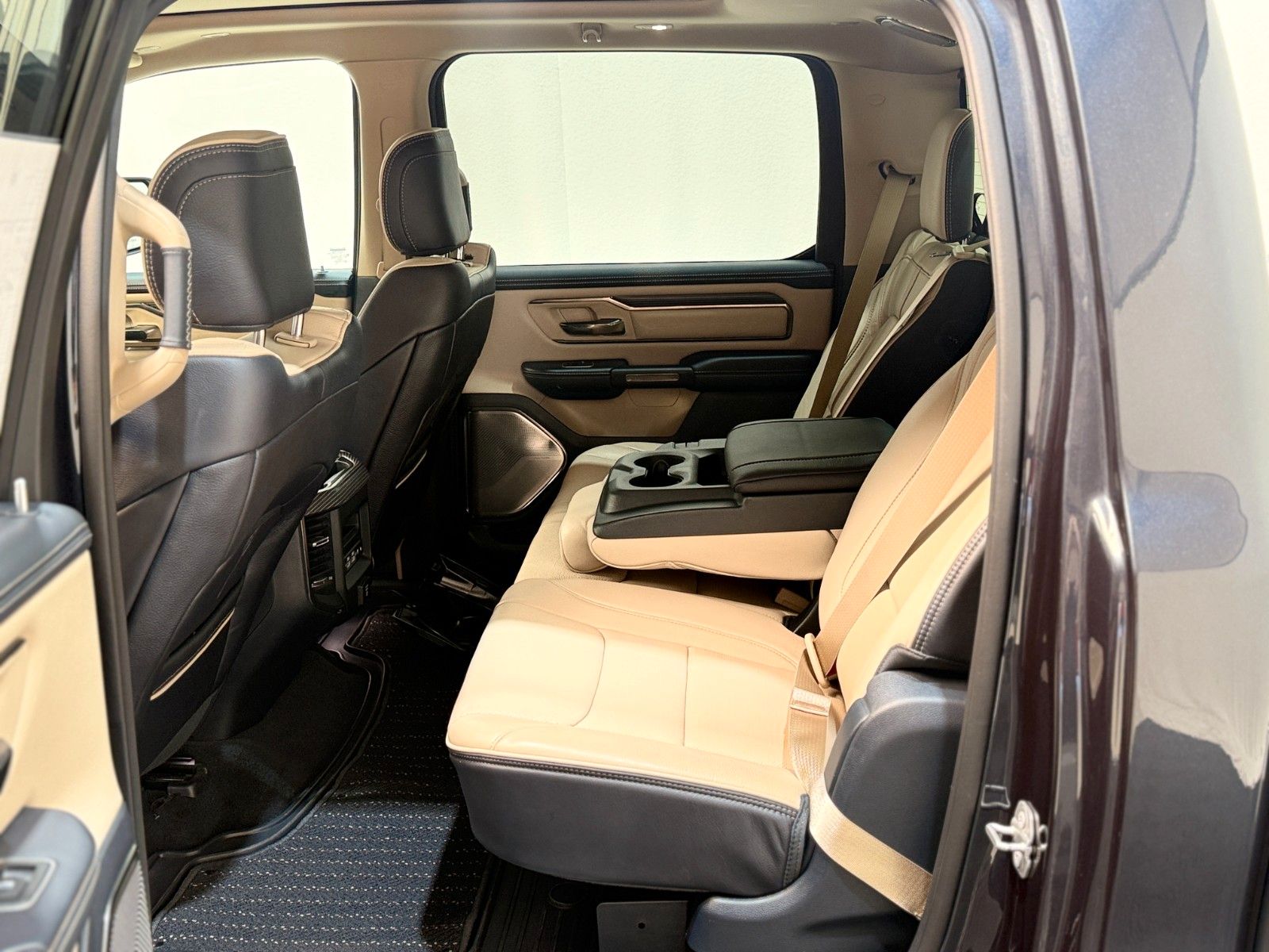 Fahrzeugabbildung Dodge Limited / CREW CAB / 4x4 / Harman Kardon / 360°