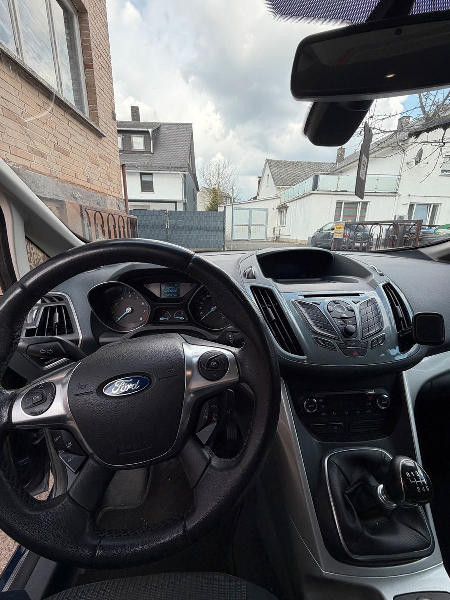 Ford Grand C-MAX 2011 — photo 9