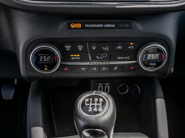 Ford Kuga 1.5 Titanium X Stauassistent Kamera Navi