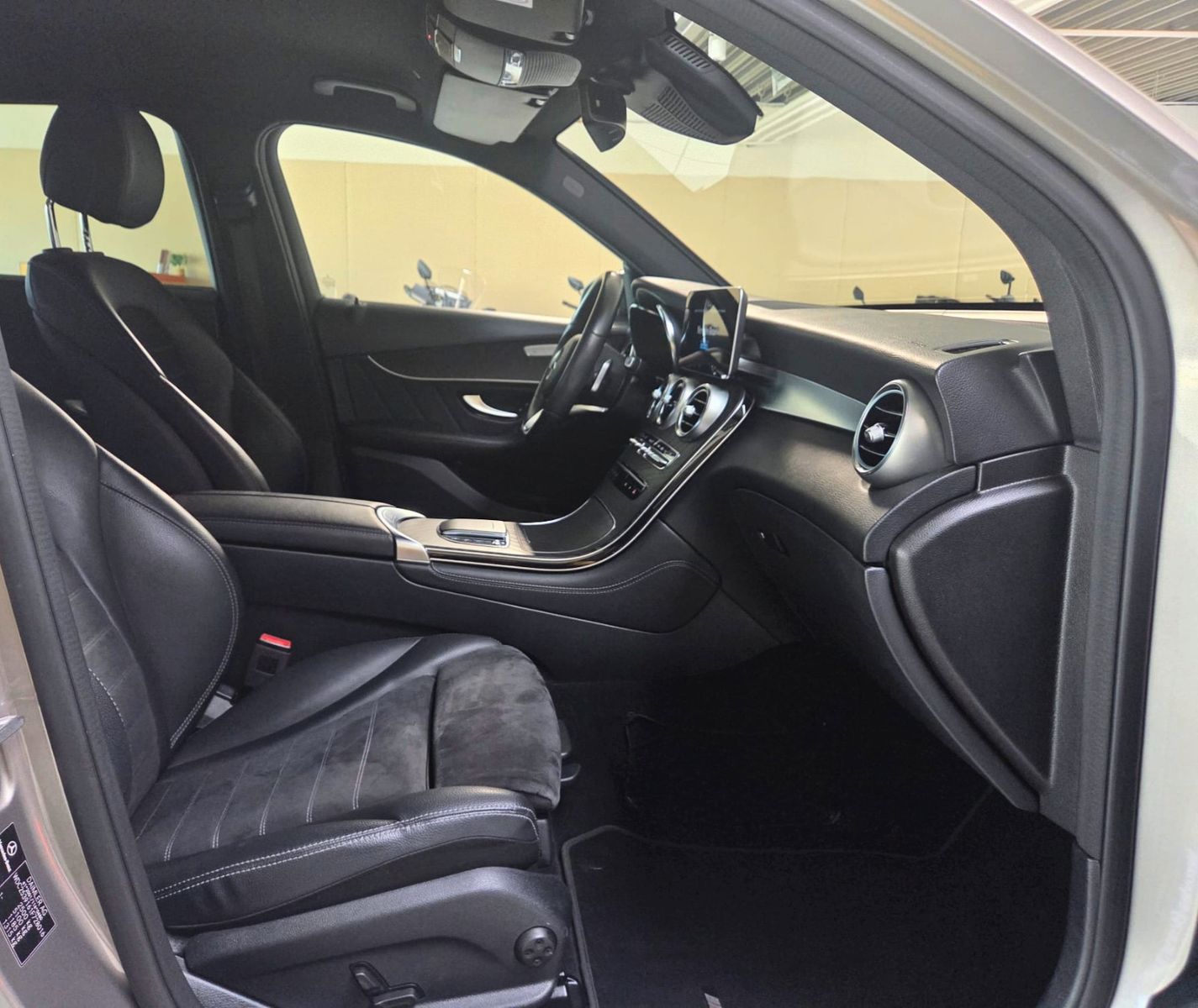 MERCEDES-BENZ GLC 200 — zdjęcie 10