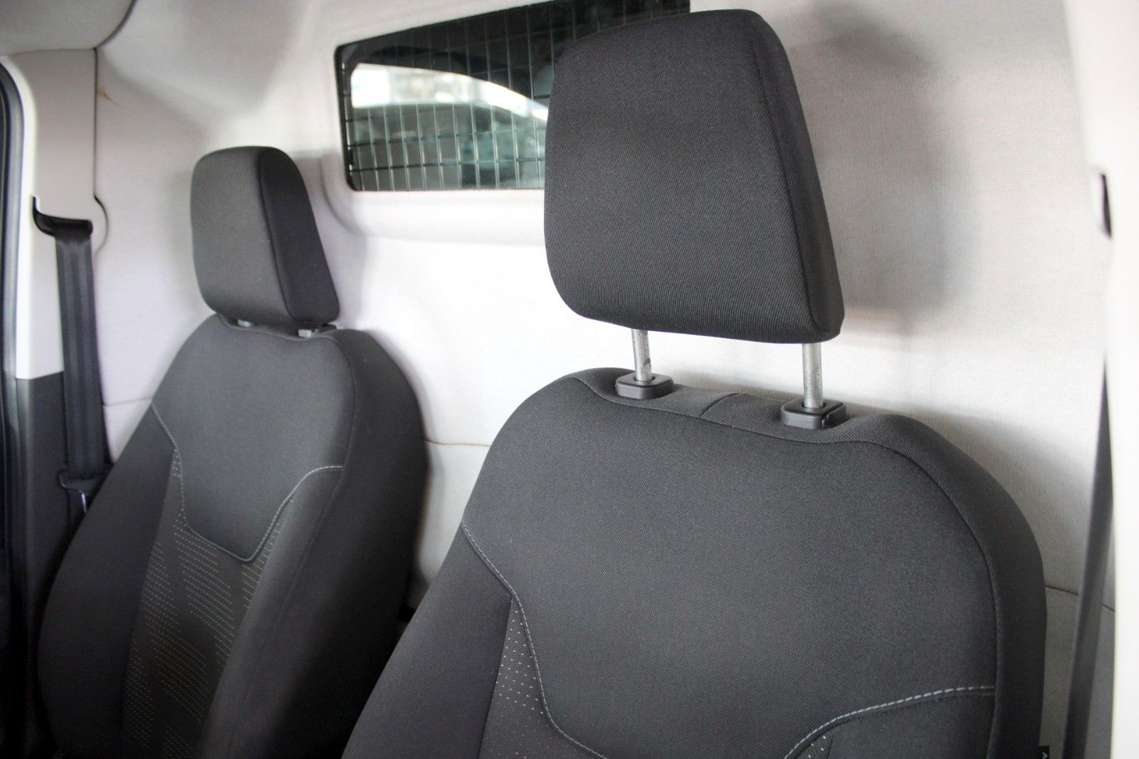 Fahrzeugabbildung Ford Transit Courier TDCI TREND KLIMA AHK WinterPaket