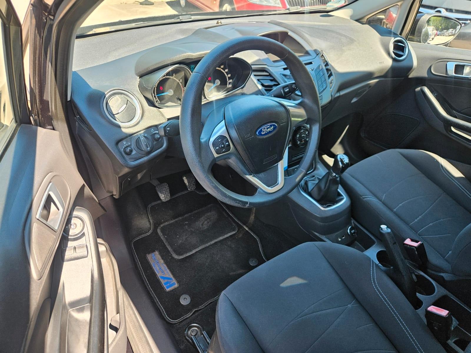 Ford Fiesta 2013 — photo 13