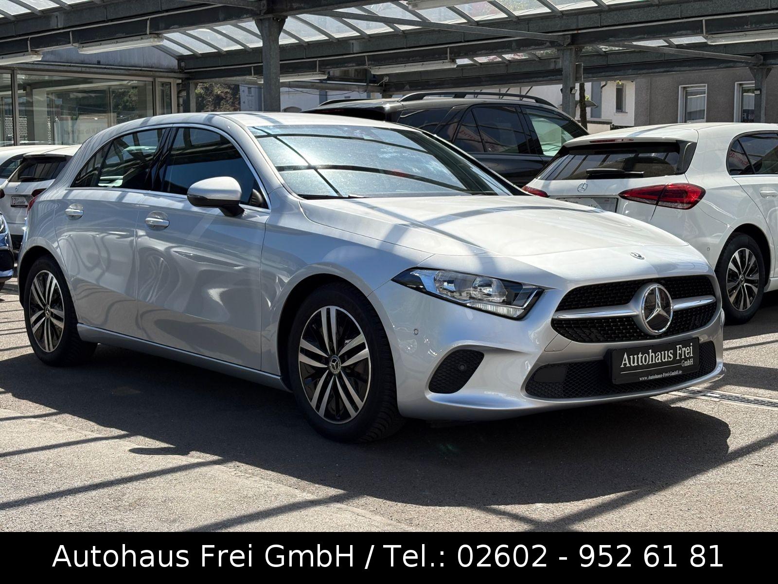 Mercedes-Benz A 200 PROGRESSIVE 1-HAND*NAVI*TEILLEDER*TOTWINKE