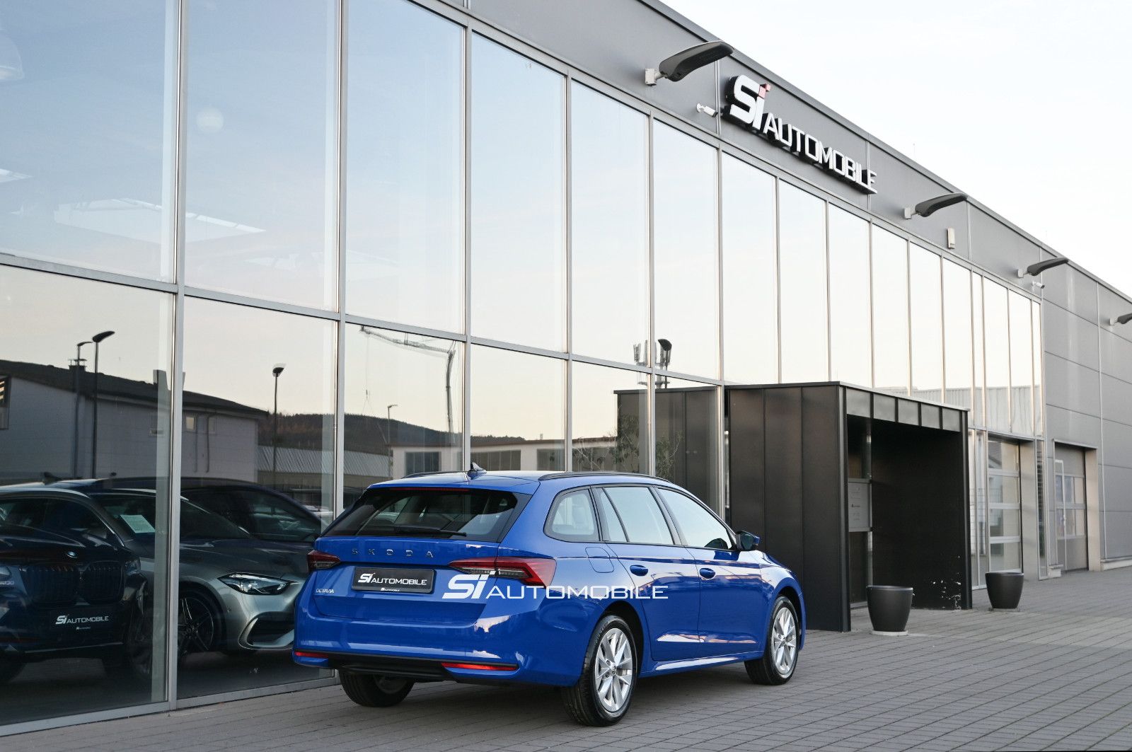 Fahrzeugabbildung SKODA Octavia 2.0 TDI DSG Combi°AHK°KOMF.PAK°STANDHEIZ