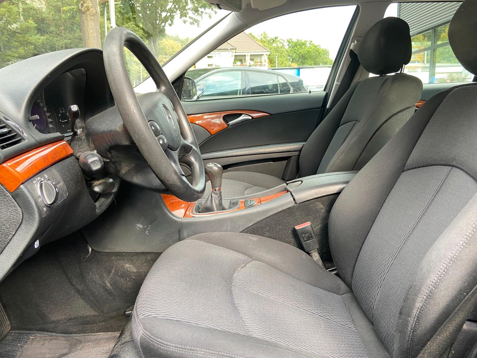 Mercedes-Benz E200 2007 — photo 13