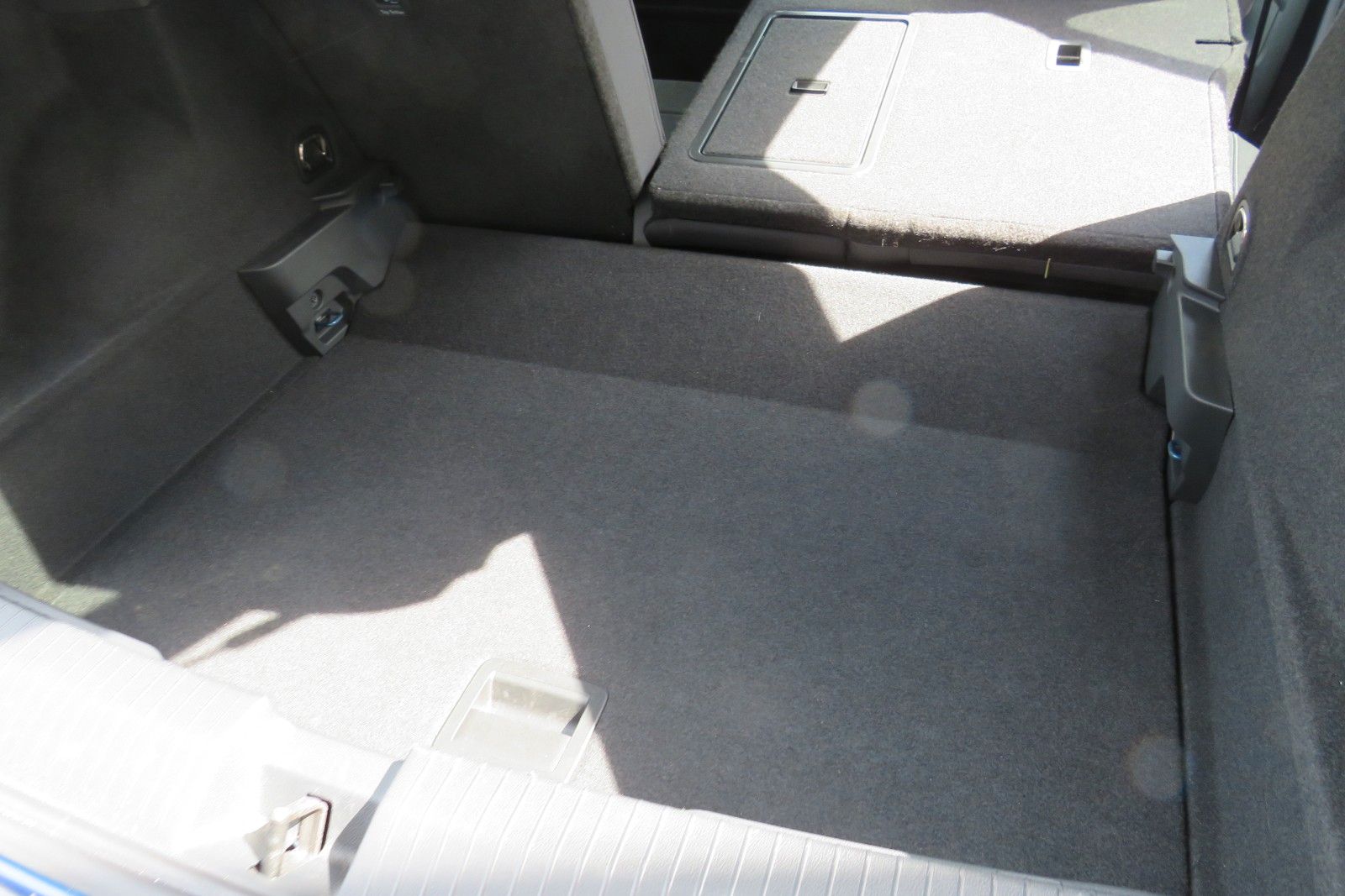 Fahrzeugabbildung Volkswagen T-Roc Style ACC APP MASSAGE SITZH. 17`KAMERA 1.H