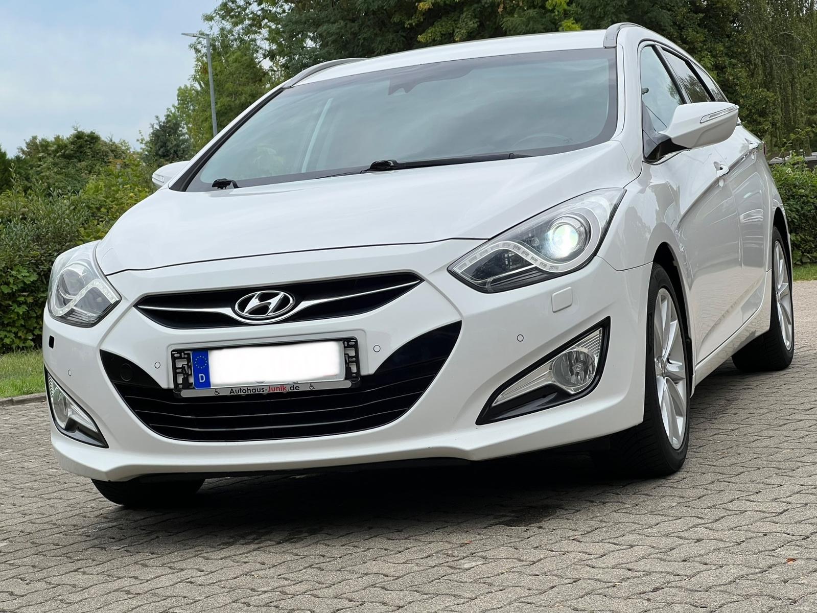 Hyundai i40 2012 — rear view