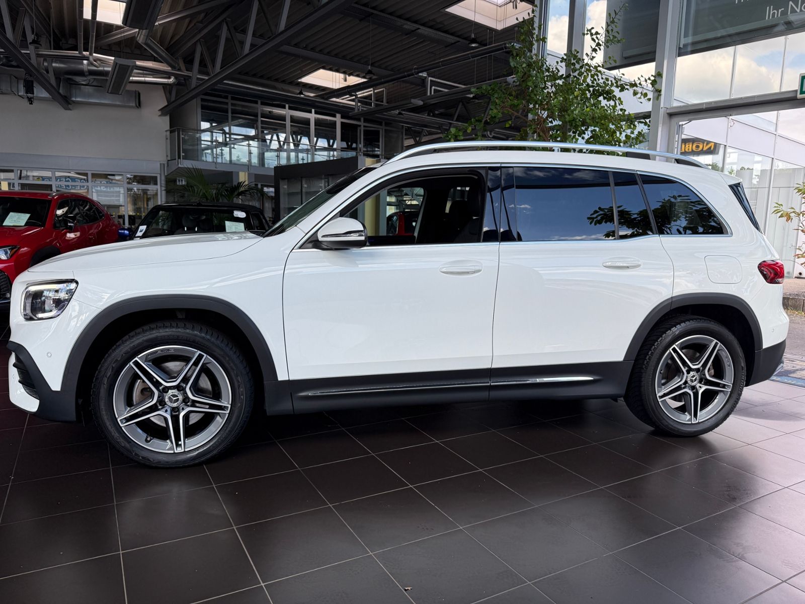Fahrzeugabbildung Mercedes-Benz GLB 250 AMG Line LED MBUX HIGH NAV RFK 19"