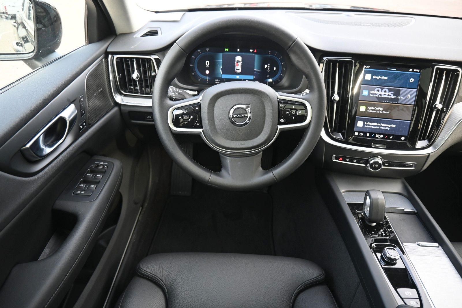 Fahrzeugabbildung Volvo V60 B4 DKG Plus Dark*FSHZG*H&K*360°*ACC*AHK