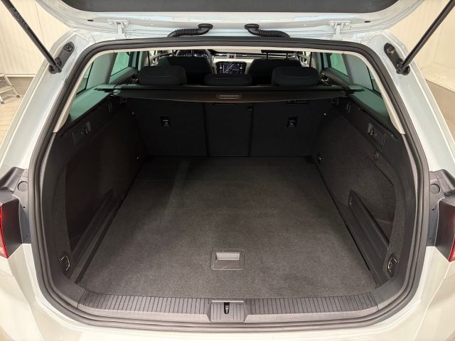 Passat Variant Business 1.5 TSI NAVI RFK LED ACC