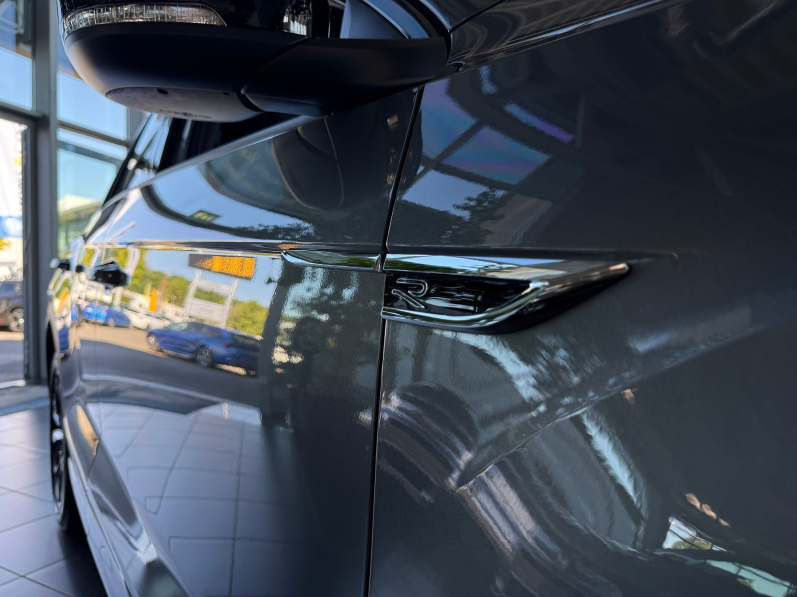 Fahrzeugabbildung Volkswagen T-Roc R-Line 1.5 l TSI  PANO ACC LED NAVI