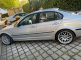 BMW E46 320i Sechszylinder - BMW 320 aus 2001: 320i