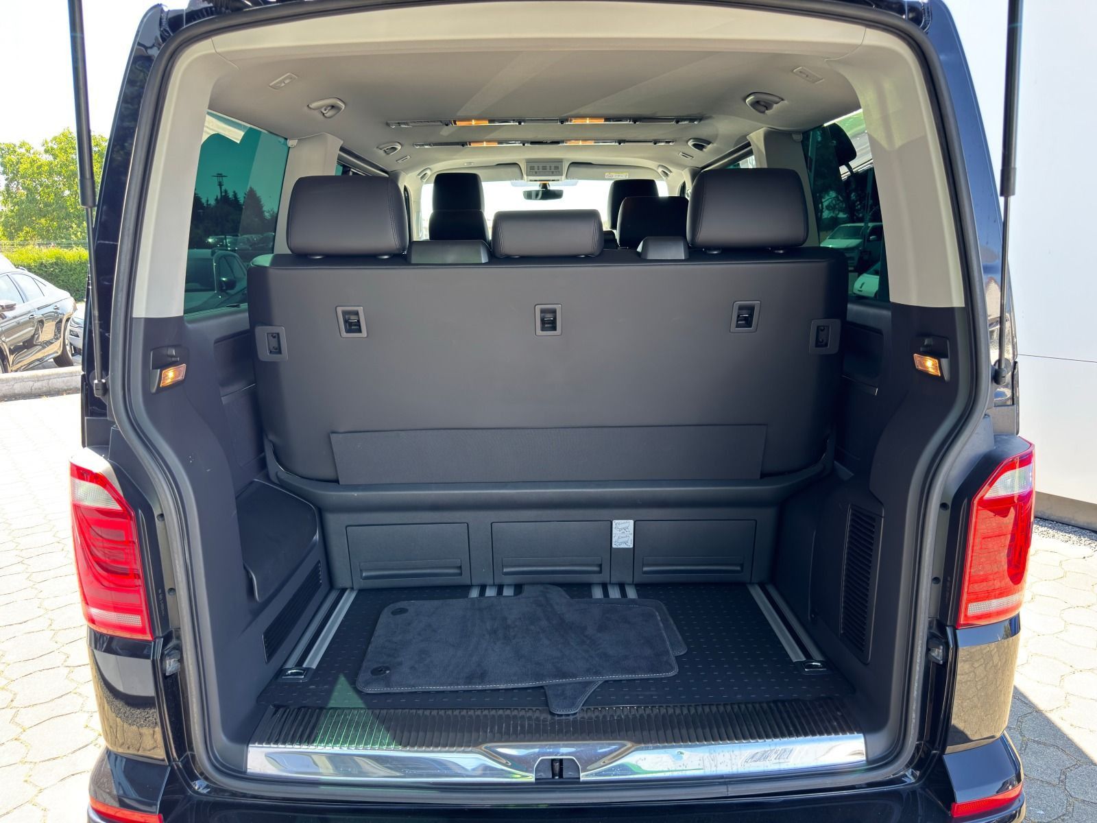 Fahrzeugabbildung Volkswagen T6 Multivan Generation Six 150PS DSG*AHK*RFK*StH