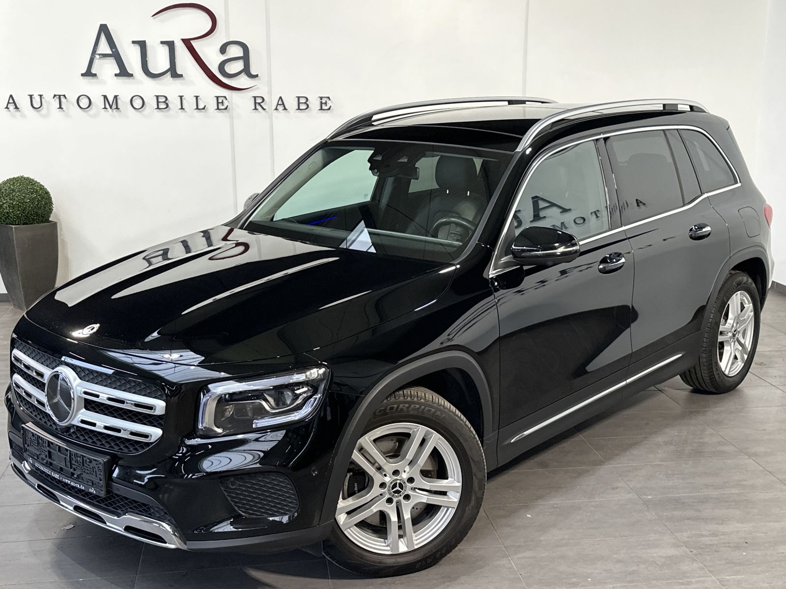 Fahrzeugabbildung Mercedes-Benz GLB 220d 4Matic AMG-Line NAV+LED+PANO+18ZO+360°
