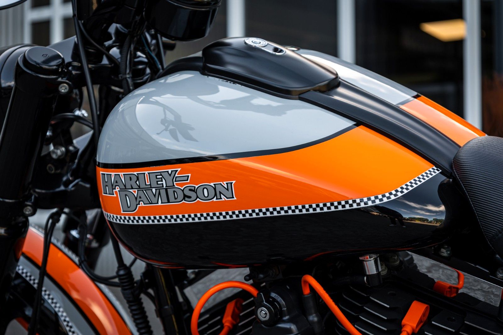 Fahrzeugabbildung Harley-Davidson FXSB Breakout 103 - Kesstech/Airride/Heckumbau -