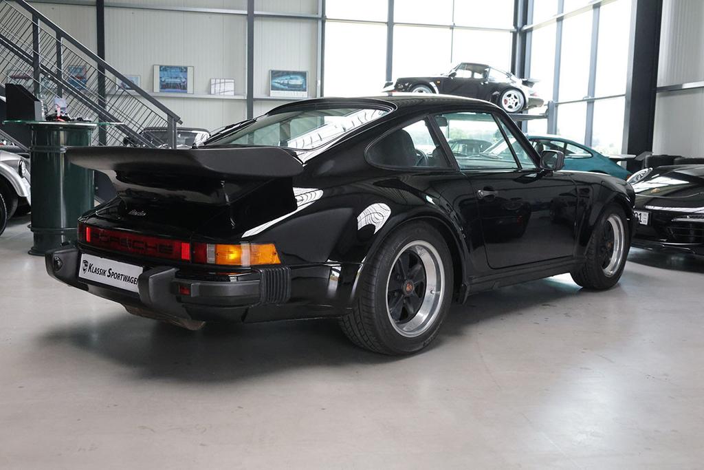 Porsche 930