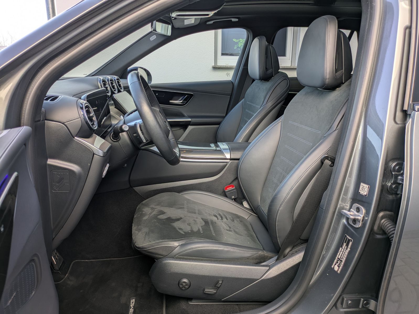 Fahrzeugabbildung Mercedes-Benz GLC 300 d 4M AMG PANO*DIGITAL-LIGHT*ACC*AHK*20"