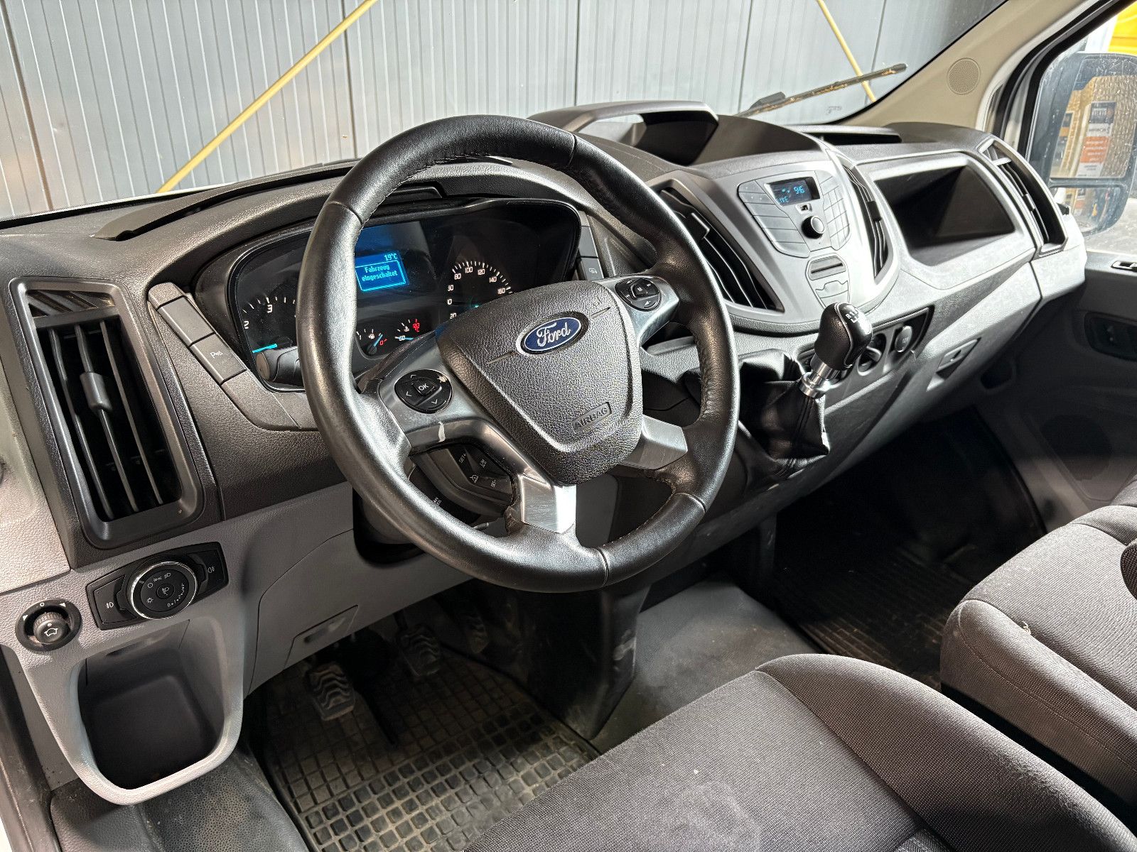 Fahrzeugabbildung Ford Transit Kasten 330 L2 H2Trend/3-SITZ/PDC/KLIMA/