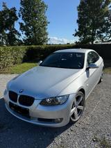 BMW E92 325i mit N52 und 106TKM - BMW 325 aus 2006: 325i