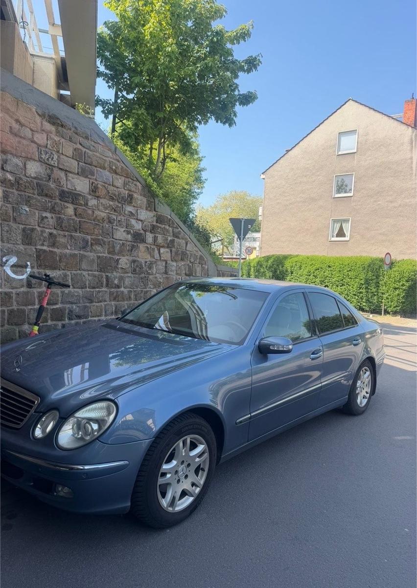 Mercedes-Benz E 200