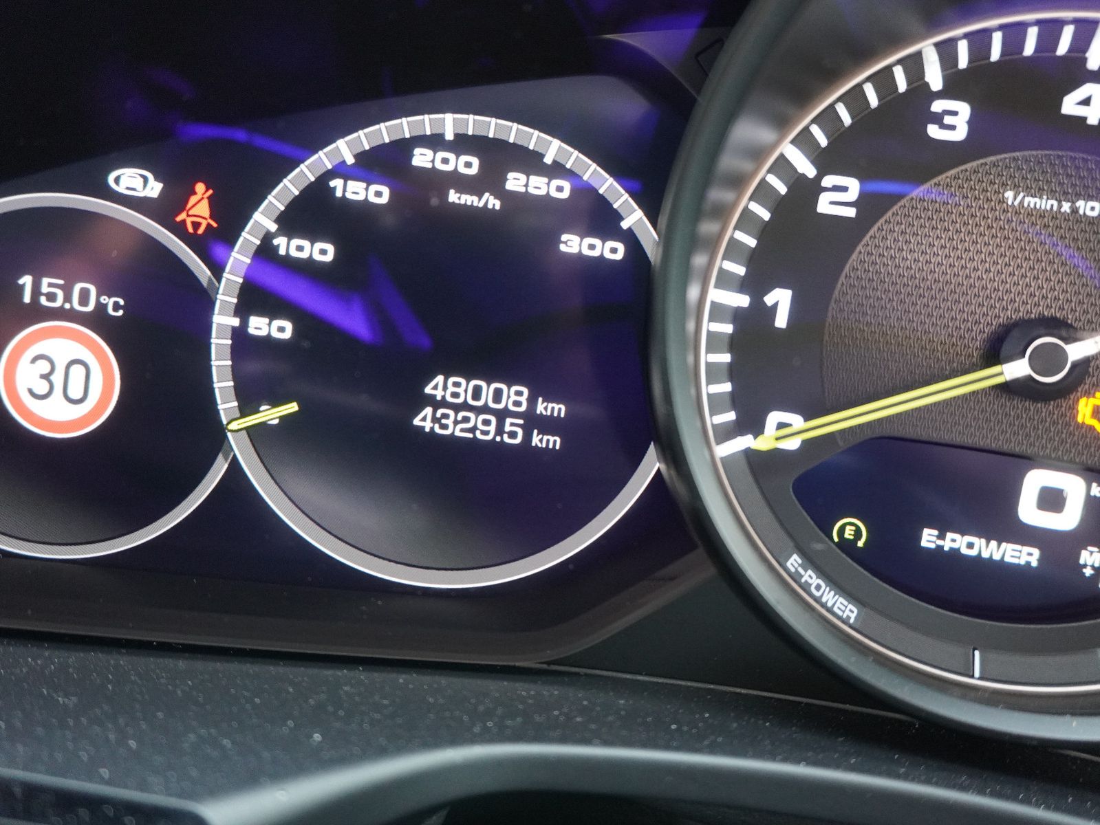 Fahrzeugabbildung Porsche Panamera Sport Turismo 4 E-Hybrid