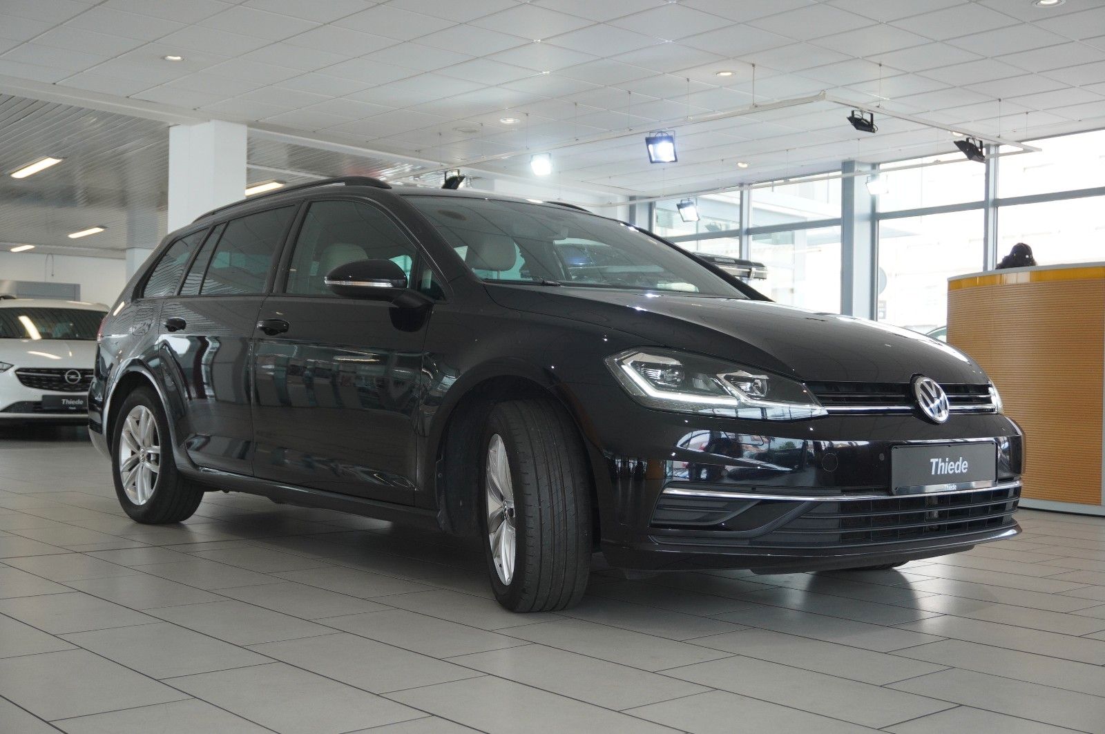 Fahrzeugabbildung Volkswagen Golf VII Vari. 1.6 TDI COMFORTL. NAVI/LED/KAMERA