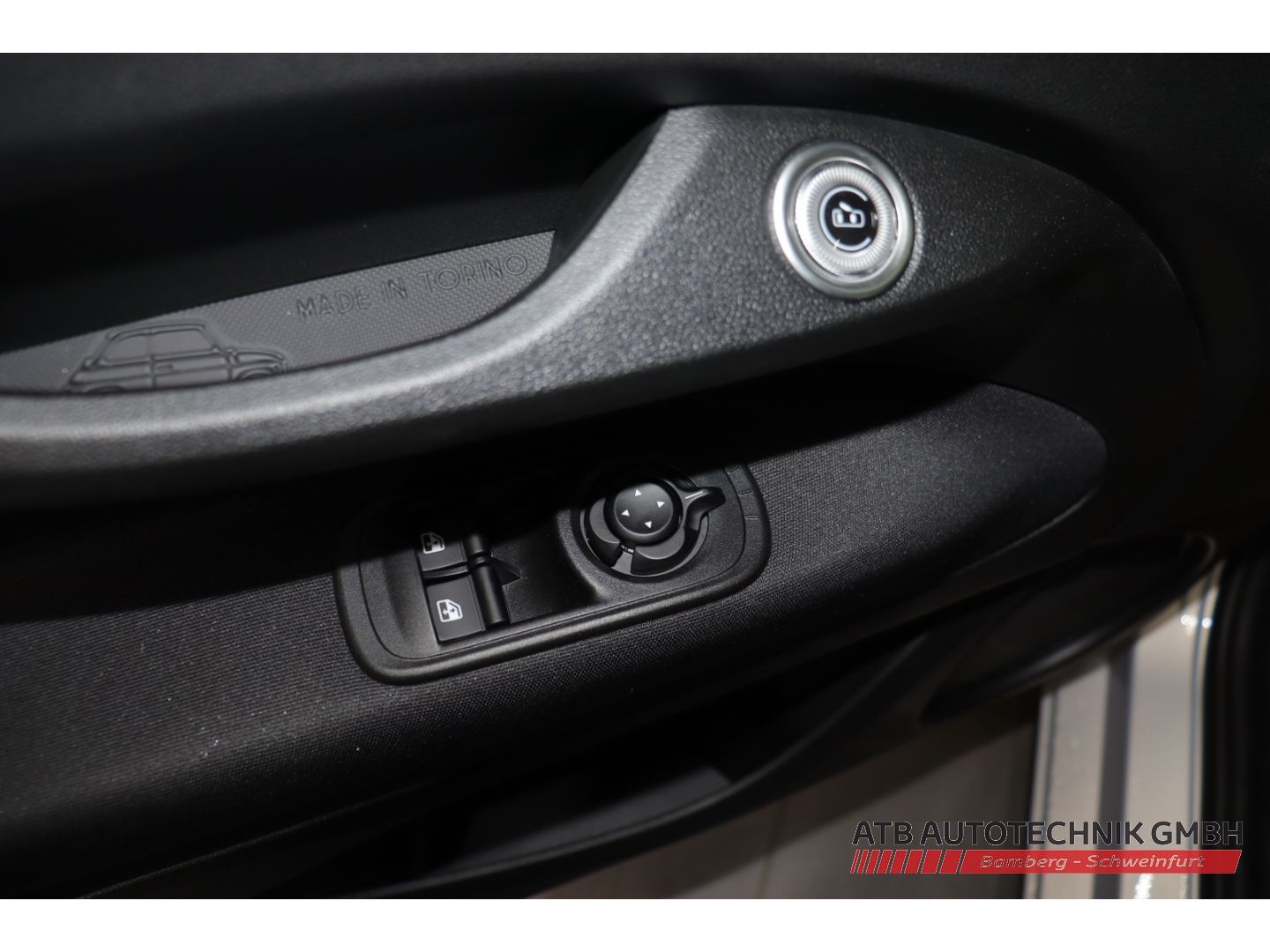 Fahrzeugabbildung Fiat 500 ICON + Komfortpaket Hybrid 1.0l PDC Rückfahr
