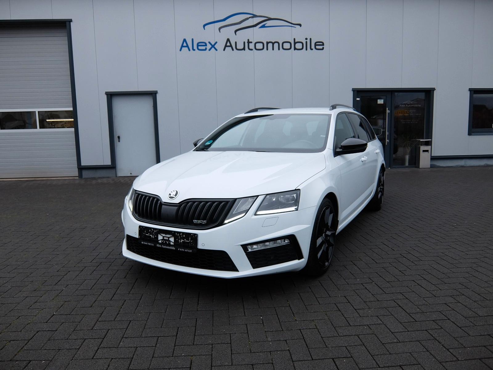 Skoda Octavia Combi RS Navi LED AHK Zahnriemen+WP neu
