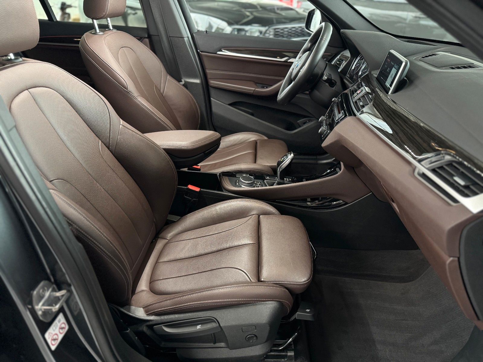 Fahrzeugabbildung BMW X1 xDrive 2.0i M Sport   "Leder PANO Kamera"
