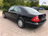 Mercedes-Benz E 240 Elegance - schwarze Mercedes-Benz E 240