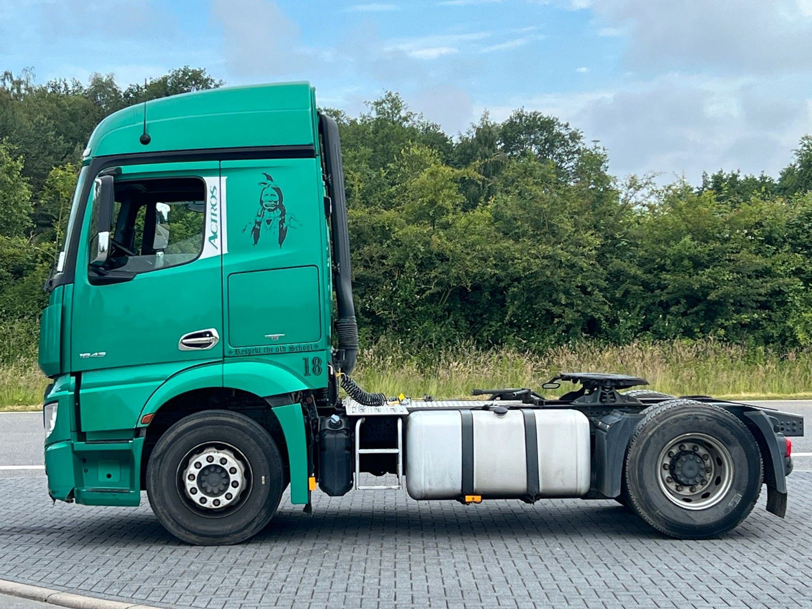 Fahrzeugabbildung Mercedes-Benz Actros 1843 SZM 4x2 Hydraulik