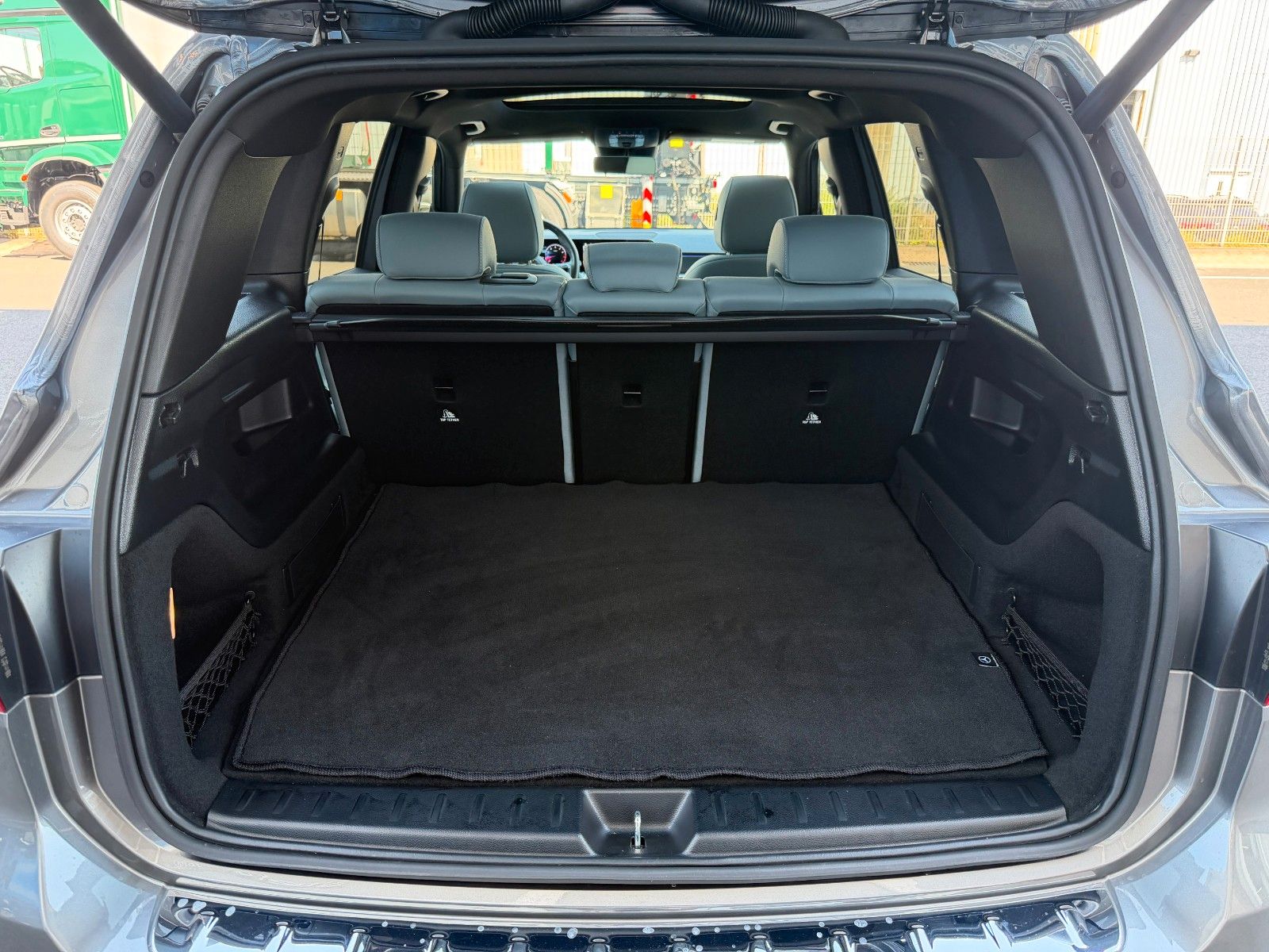 Fahrzeugabbildung Mercedes-Benz GLB 250 4M AMG Night+Pano+Burm+360°+Keyless+20"
