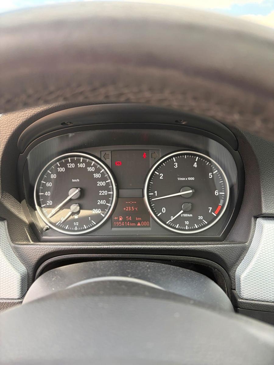 BMW 318 2008 — photo 14