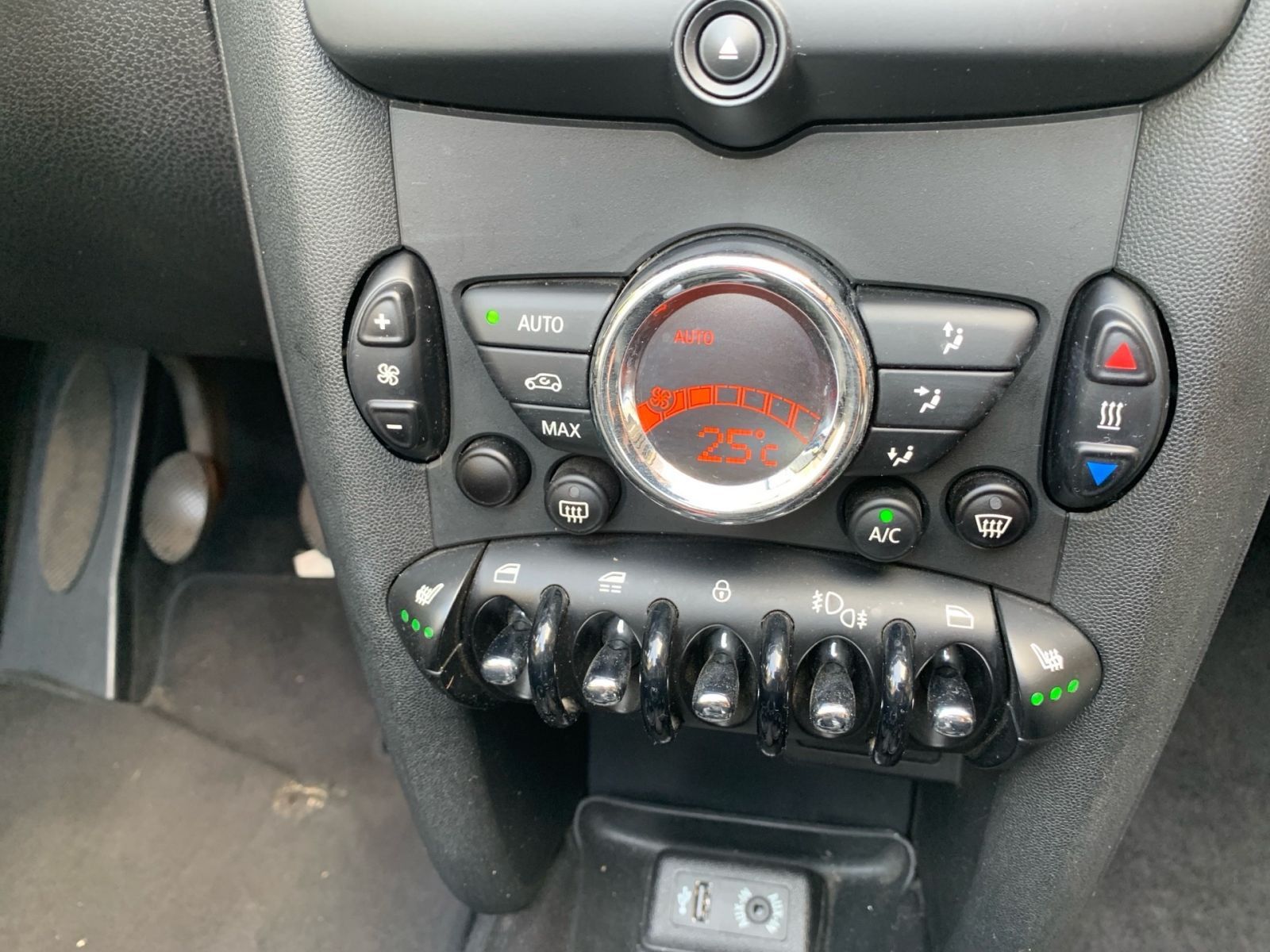 Fahrzeugabbildung MINI ONE Mini Cabrio One 1.6 PDC SHZ