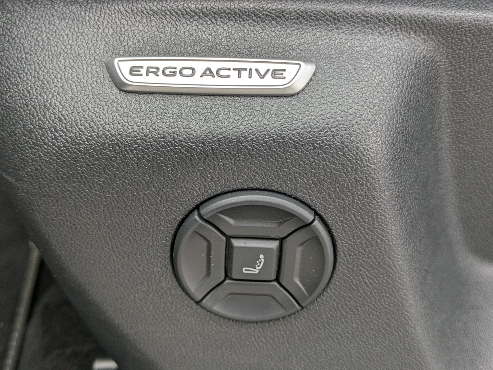 Fahrzeugabbildung Volkswagen Tiguan 2.0 TDI 4M R-Line PANO*H&K*AHK*MATRIX*20"