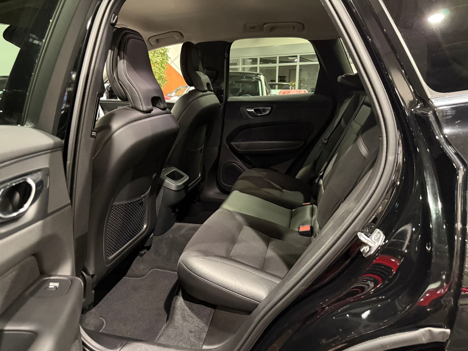 Fahrzeugabbildung Volvo XC60 Momentum Pro 2WD LED NAV DAB RFK SHZ ALU