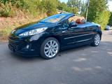 Peugeot 207 CC Premium 1.6i*Klimatronik*Leder*TÜV neu! - scheckheftgepflegte Peugeot 207
