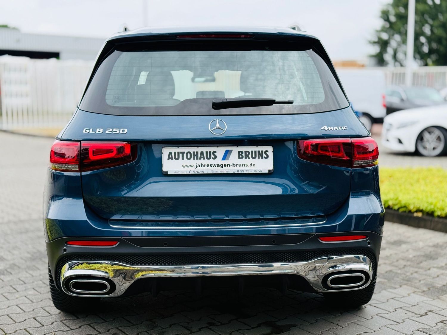 Fahrzeugabbildung Mercedes-Benz GLB 250 4M AMG, Autom., Multibeam, PTS, RFK, Nav