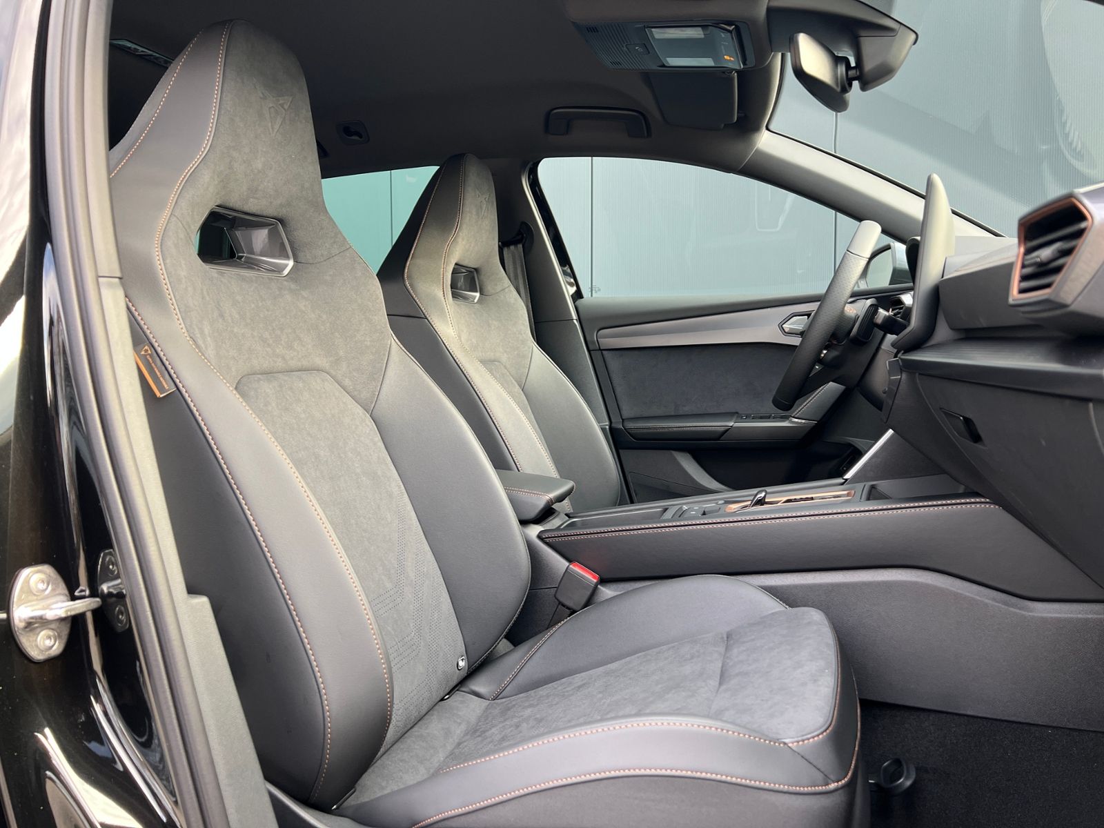 Fahrzeugabbildung CUPRA Leon Sportstourer VZ 2.0 TSI DSG 4Drive *AHK, LE