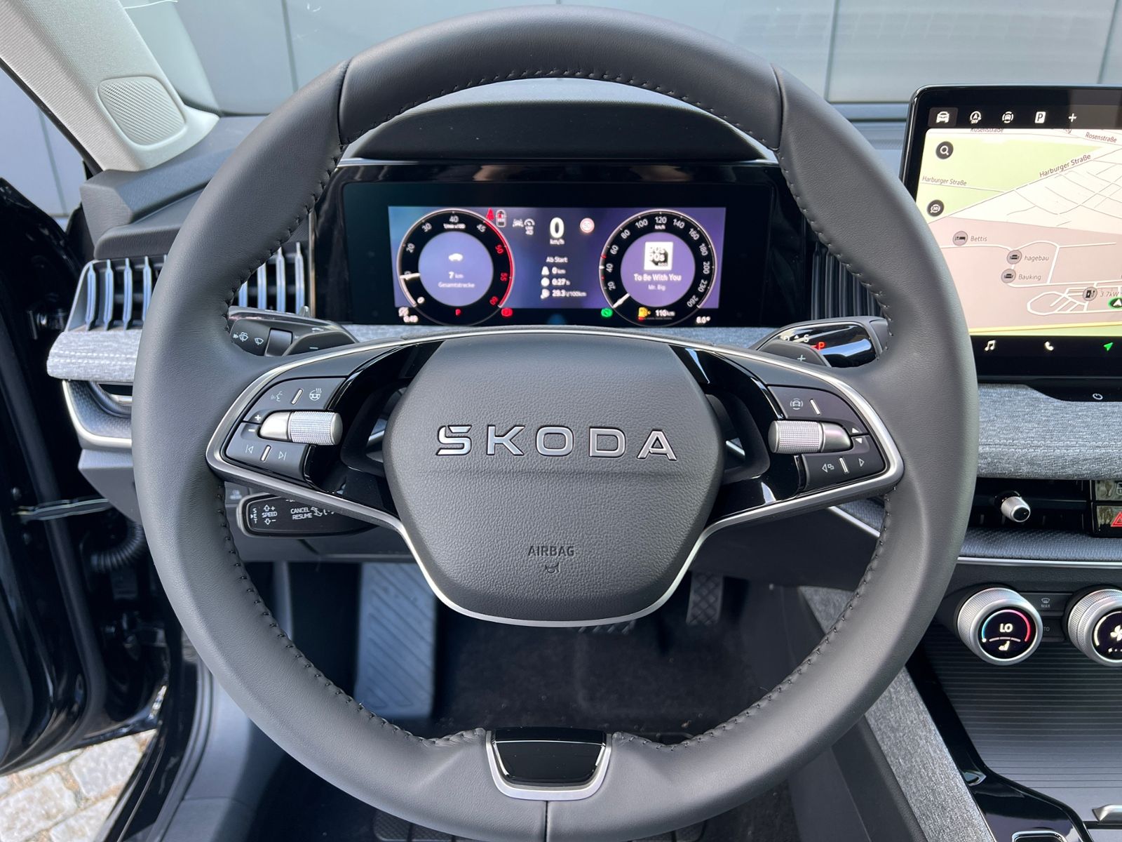 Fahrzeugabbildung SKODA Superb Combi Selection 2.0 TDI DSG *AHK, Navi, 1