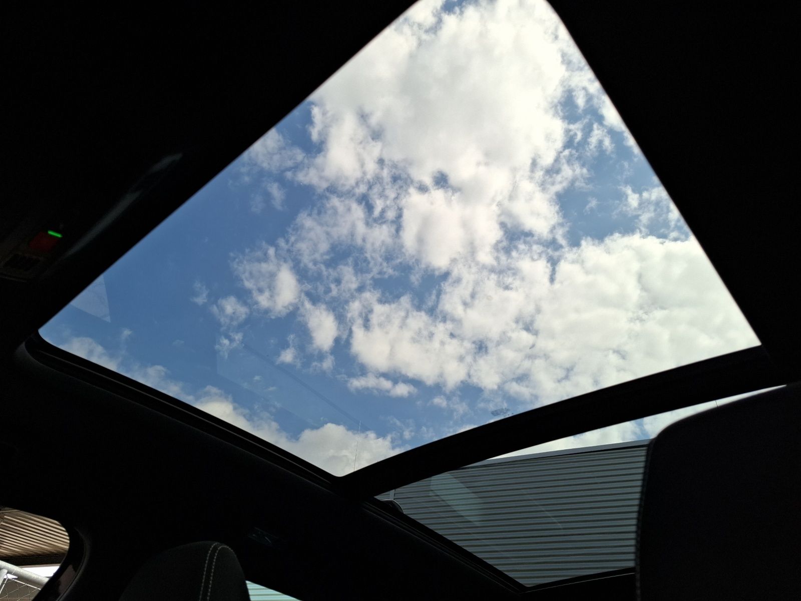 Fahrzeugabbildung SKODA Karoq TSI Sportline DSG 4x4 LED AHK Navi PANO AC