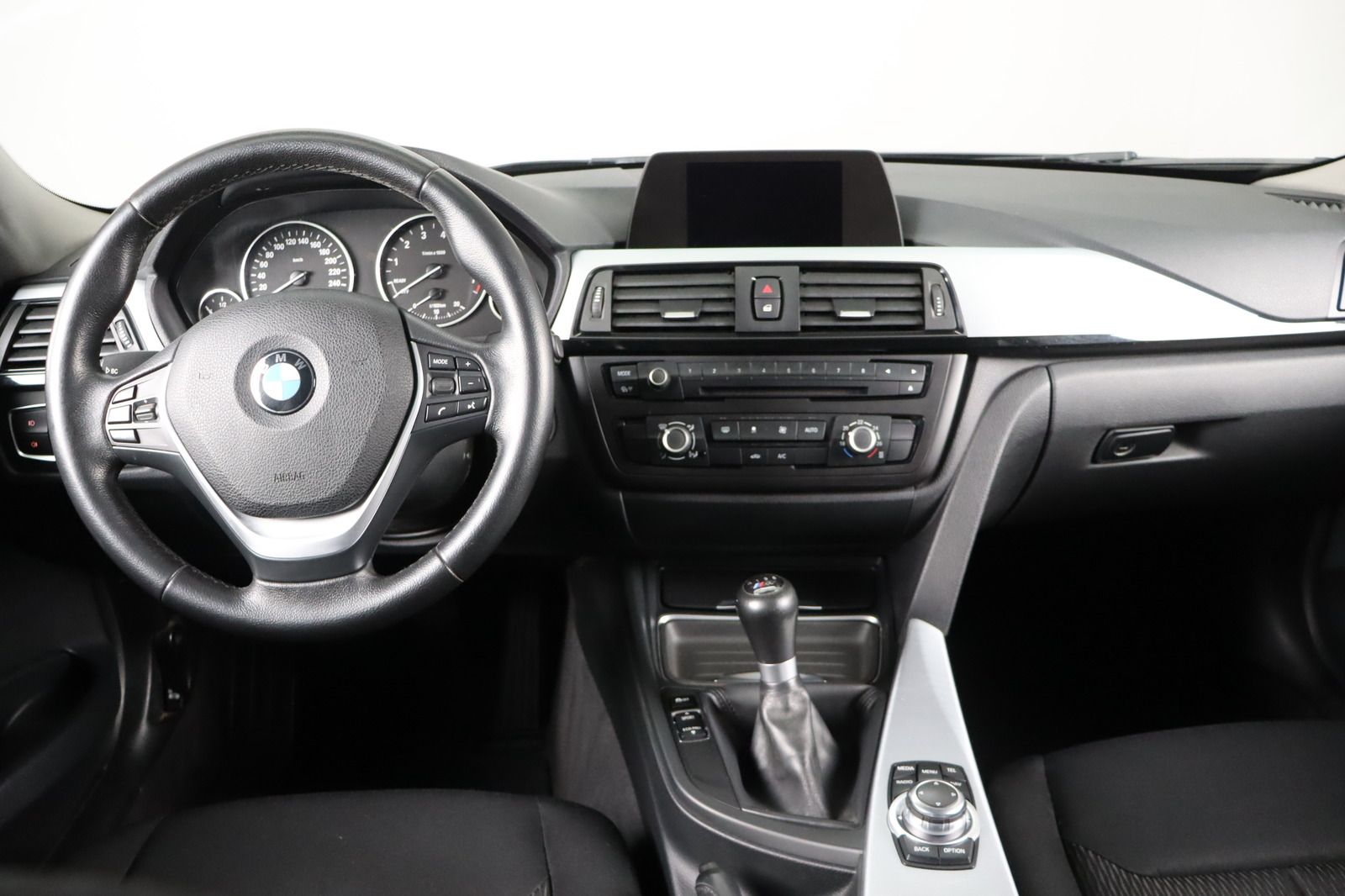 Fahrzeugabbildung BMW 320 i * AHK * Navi * SD