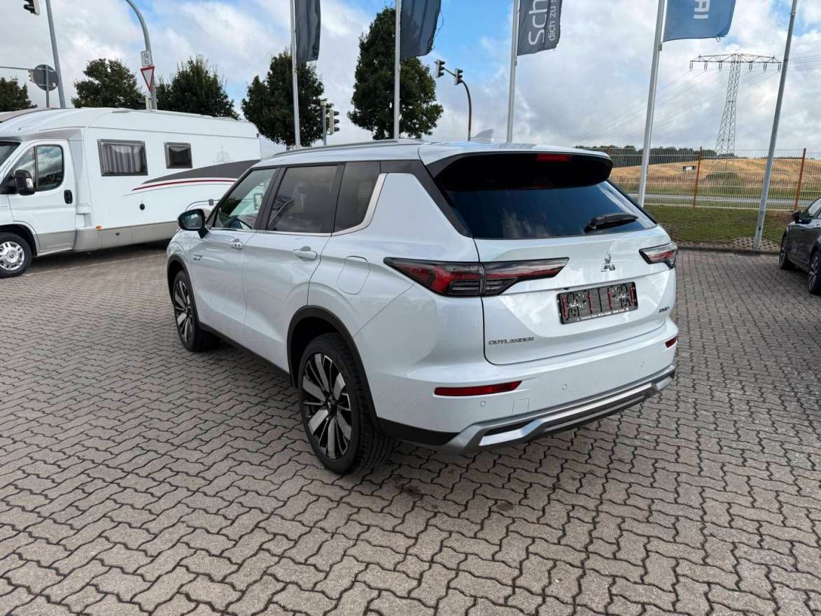 Fahrzeugabbildung Mitsubishi Outlander Plug-in Hybrid Select 2.4