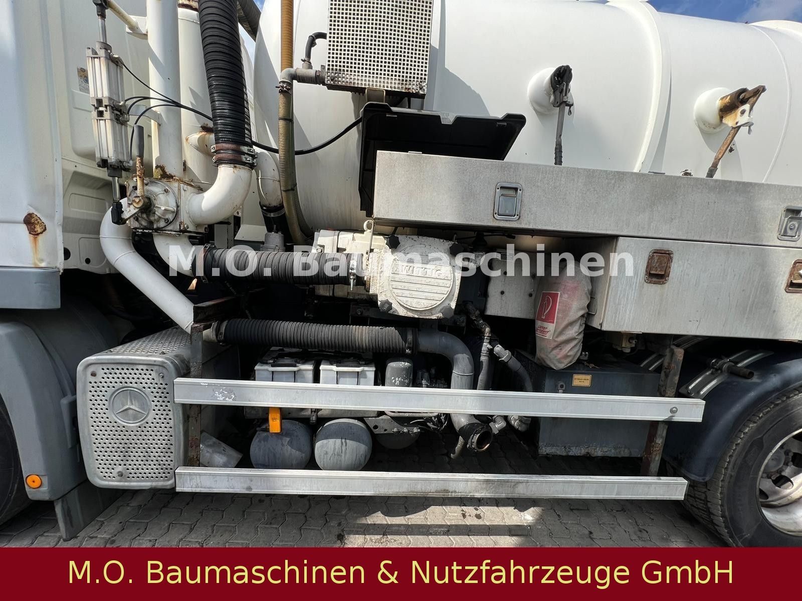 Fahrzeugabbildung Mercedes-Benz Actros 2541 / Saug- & Spühlwagen / 14.000 L /ADR